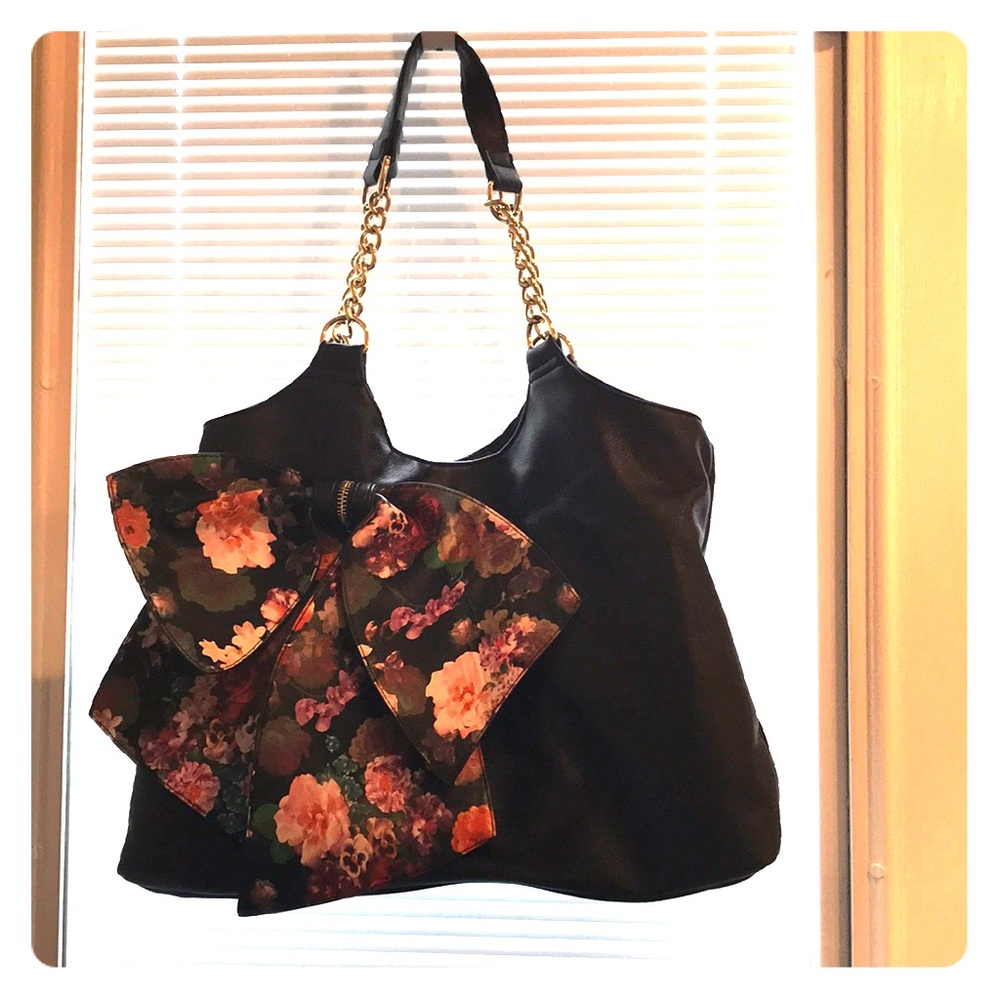 Oversized bow purse